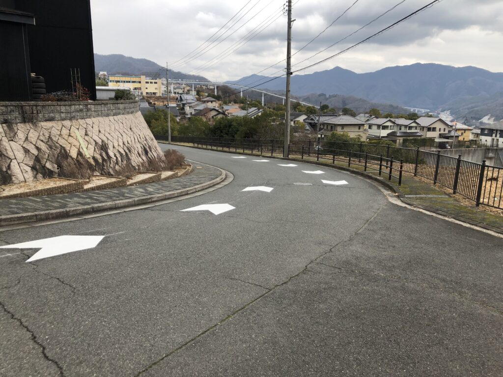 みどり坂団地カーブ路舗装